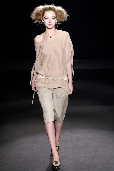 Look 25